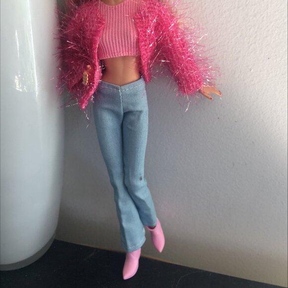 Mattel Muse Barbie doll - Picture 2 of 3